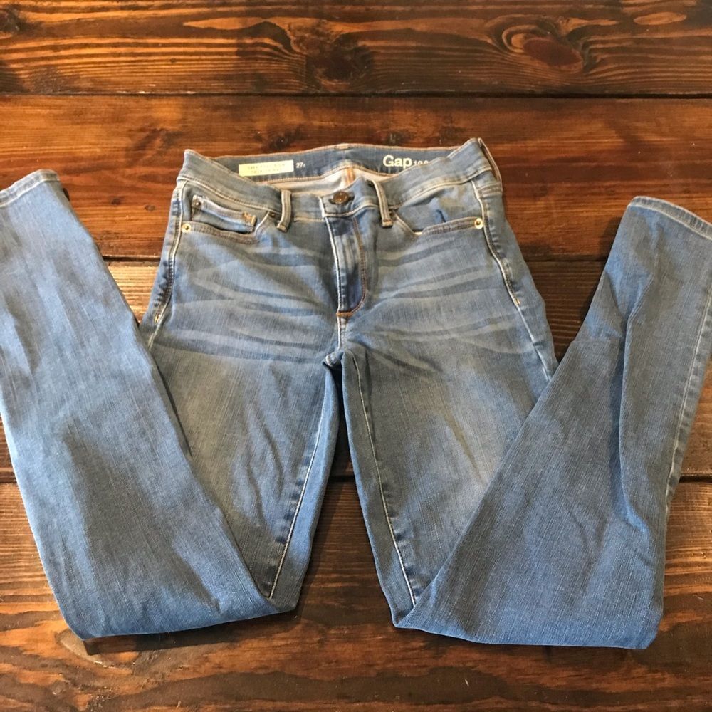 Light denim wash Gap skinny jeans